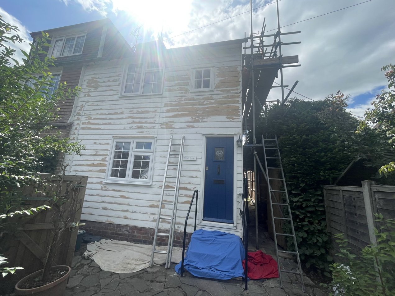 Damaged weatherboards before work